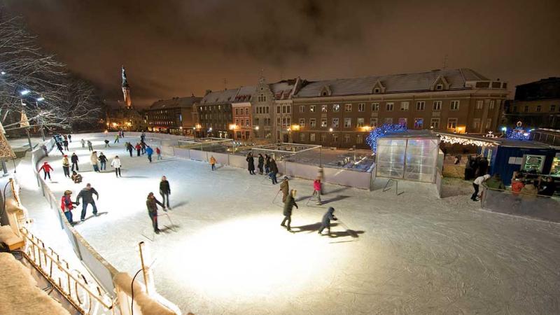 Tallinn skating at night